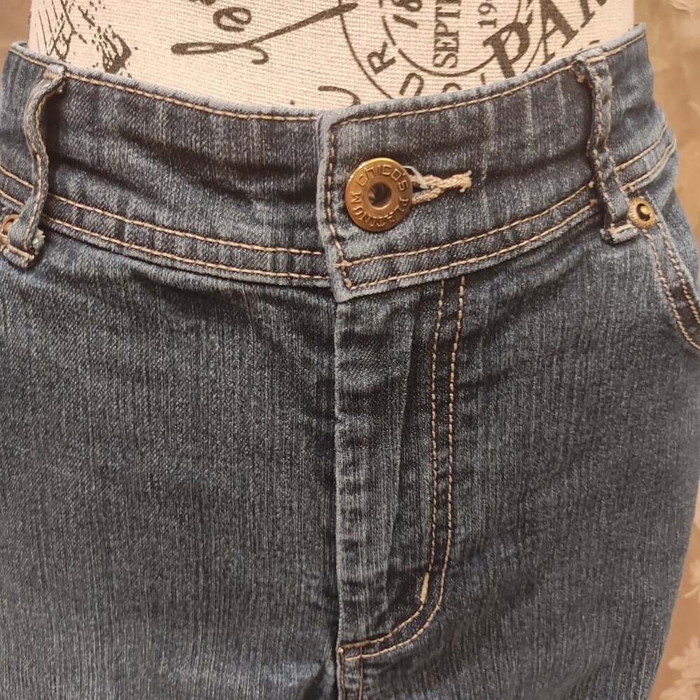 Chico's Platinum Denim Capris, Size 1 (M/8), Excellent Used Condition! (EUC) - Picture 4 of 5